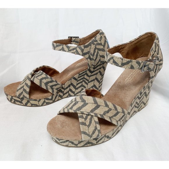 TOMS Ankle Strap Wedge Sandals - Printed - Picture 4 of 11